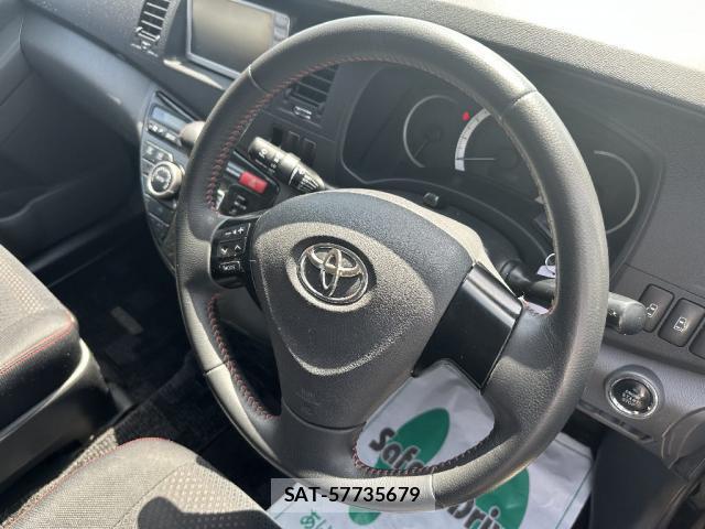 Toyota ISIS 2011-03 8220449-7