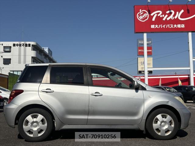 Toyota IST 2002-09 8221160-3