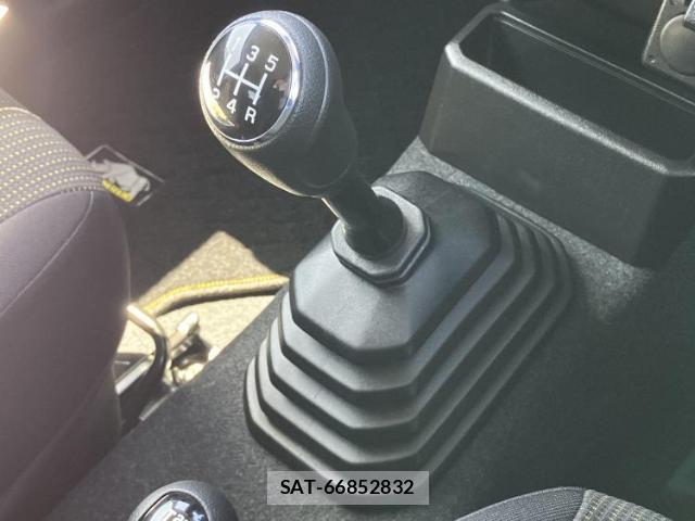 Suzuki JIMNY 2023-10 8220142-16