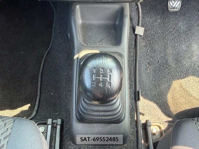 Suzuki JIMNY 2016-01 8221896-15