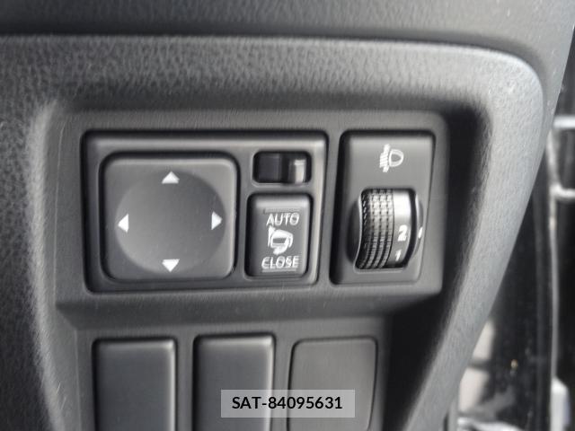 Nissan JUKE 2012-10 8221263-15