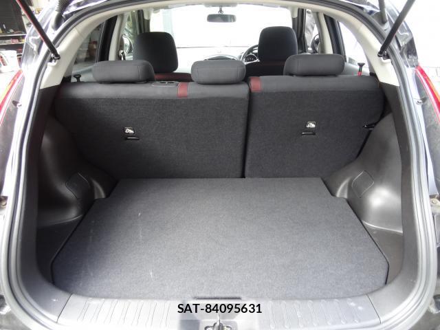 Nissan JUKE 2012-10 8221263-19