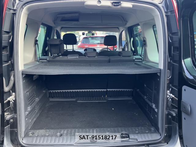 Renault KANGOO 2018-03 8216226-5