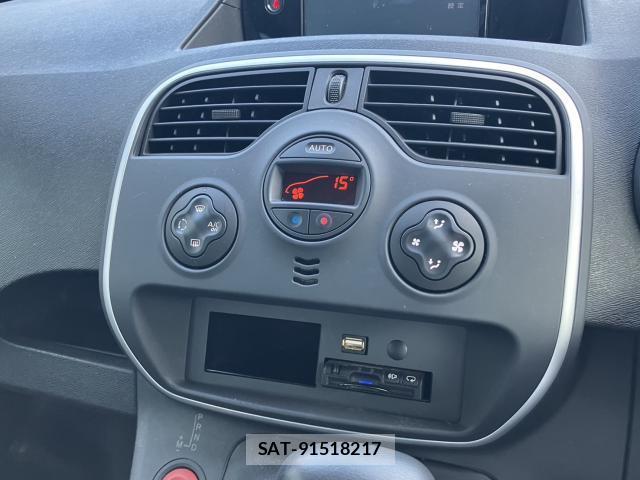 Renault KANGOO 2018-03 8216226-9