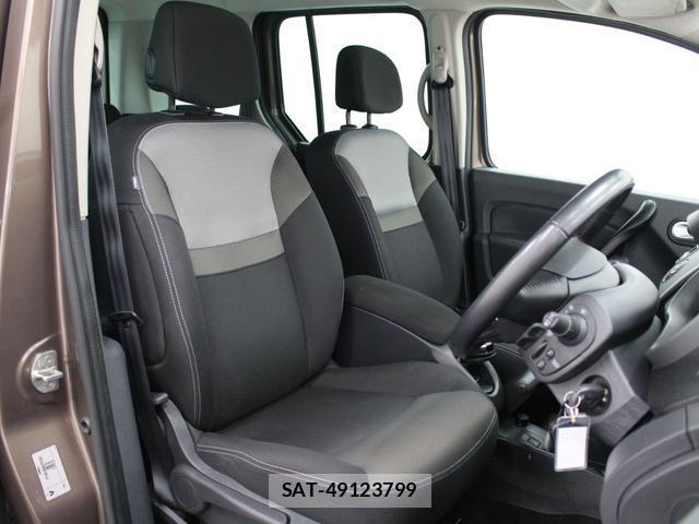 Renault KANGOO 2019-05 8221666-9