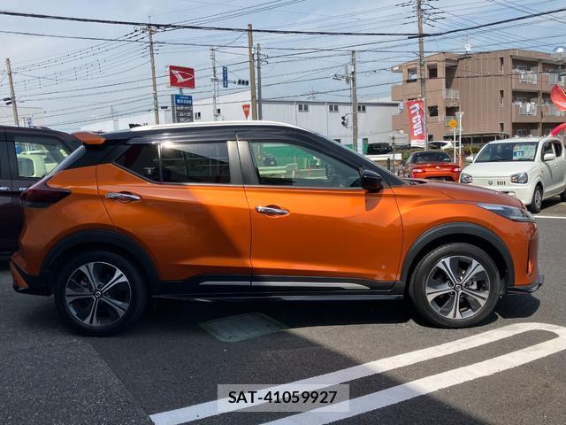 Nissan KICKS 2023-03 8221242-3