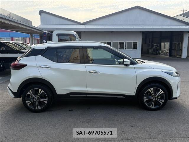 Nissan KIX 2023-09 8216770-3
