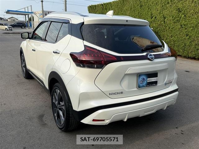 Nissan KIX 2023-09 8216770-9