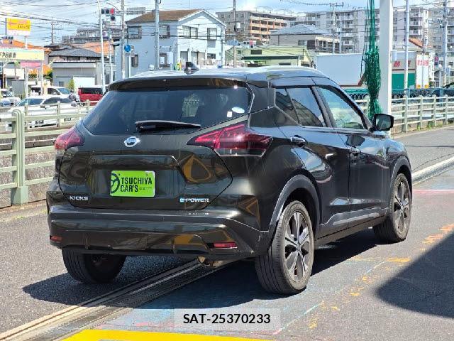 Nissan KIX 2021-07 8221335-1