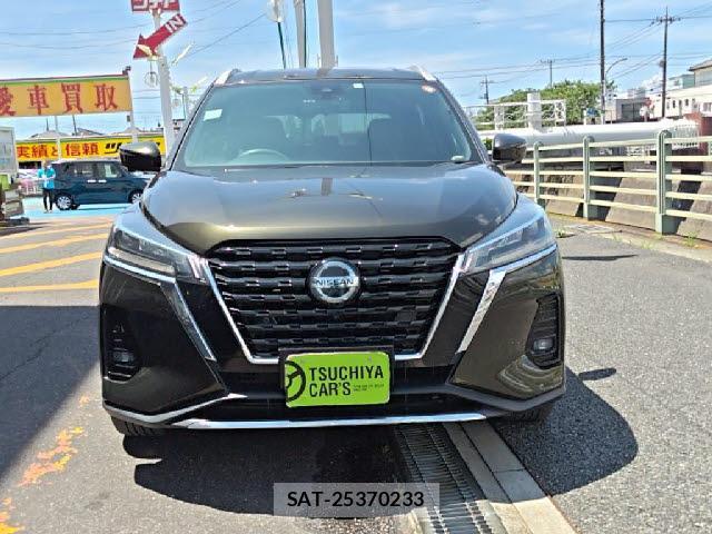 Nissan KIX 2021-07 8221335-8