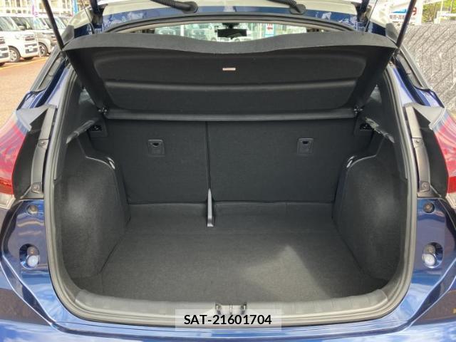 Nissan KIX 2022-03 8225518-7