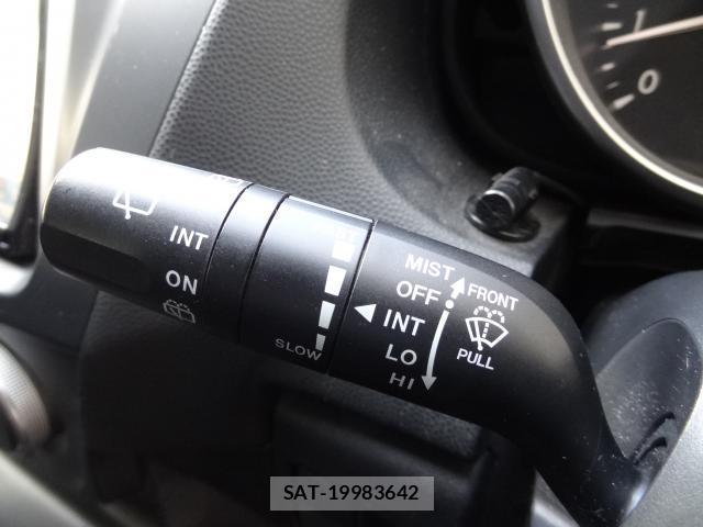 Nissan LAFESTA 2012-08 8221257-18