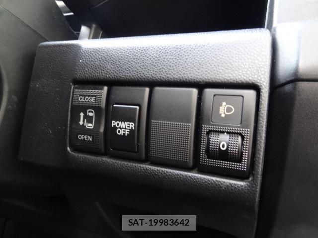 Nissan LAFESTA 2012-08 8221257-8