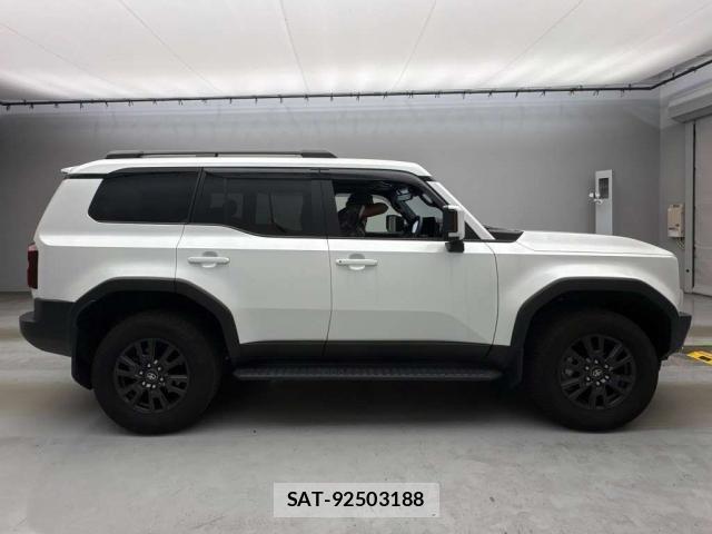 Toyota Land Cruiser 250 2024-10 8218608-14