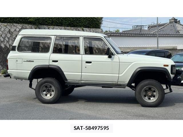 Toyota LAND CRUISER 1988-09 8217247-4