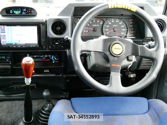 Toyota Land Cruiser 70 1999-12 8221813-18