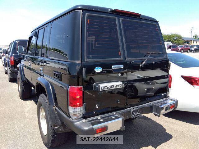 Toyota Land Cruiser 70 1998-09 8223071-1