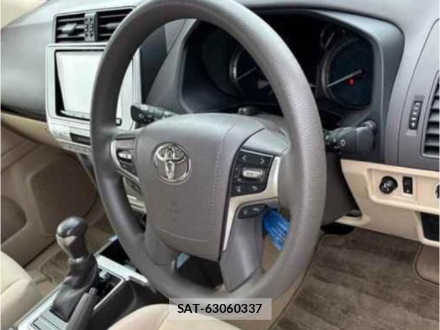 Toyota LAND CRUISER PRADO 2021-04 8217611-2