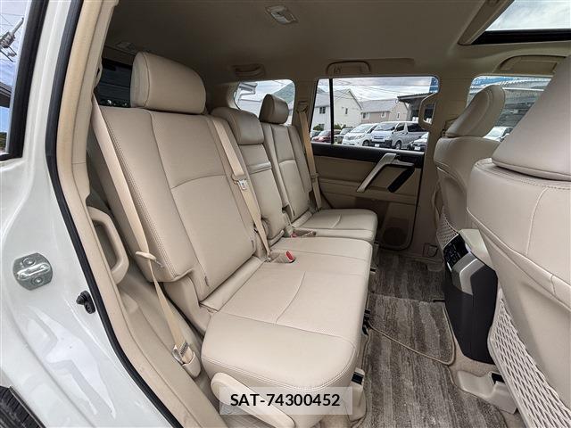 Toyota LAND CRUISER PRADO 2022-09 8221597-18