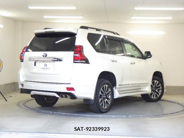 Toyota LAND CRUISER PRADO 2023-01 8223928-1