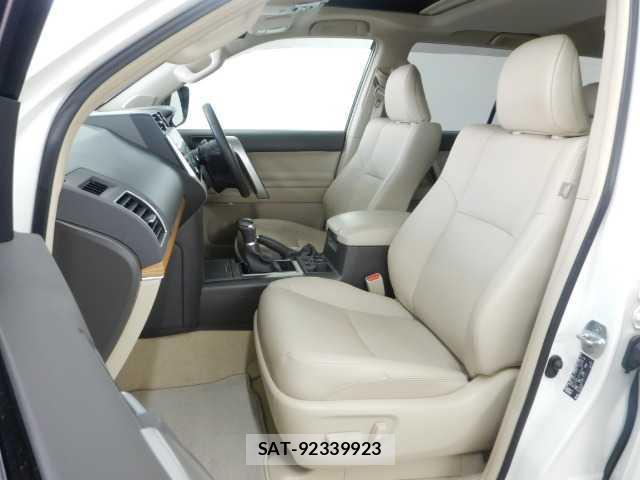 Toyota LAND CRUISER PRADO 2023-01 8223928-16