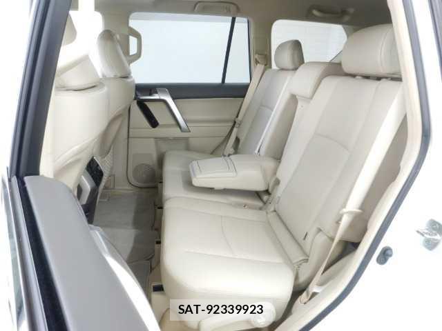 Toyota LAND CRUISER PRADO 2023-01 8223928-17