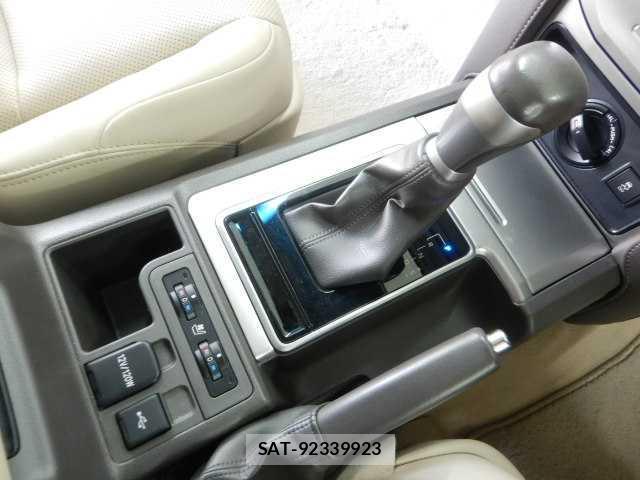 Toyota LAND CRUISER PRADO 2023-01 8223928-8