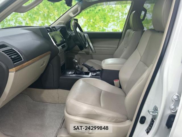 Toyota LAND CRUISER PRADO 2023-09 8225177-6