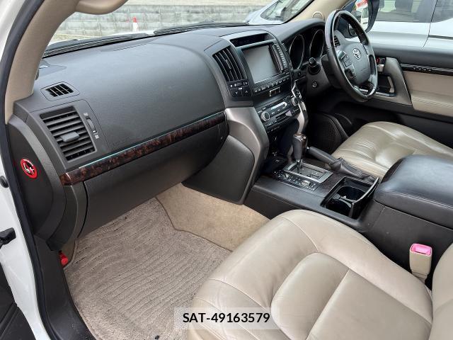 Toyota LAND CRUISER 2011-07 8218306-16