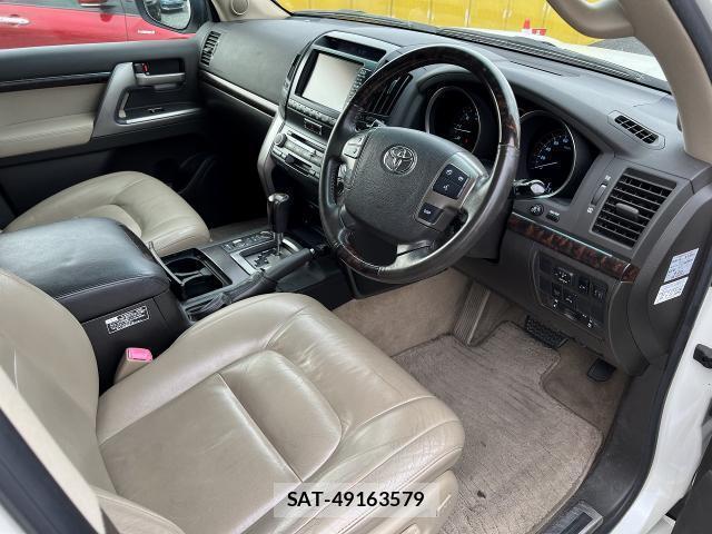 Toyota LAND CRUISER 2011-07 8218306-17