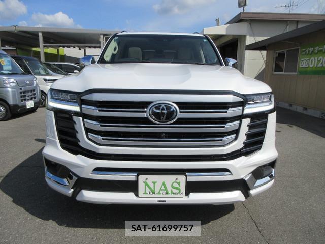 Toyota LAND CRUISER 2023-07 8222610-1