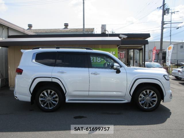 Toyota LAND CRUISER 2023-07 8222610-2