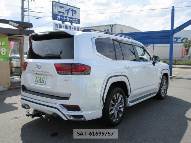 Toyota LAND CRUISER 2023-07 8222610-3