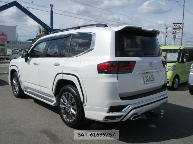 Toyota LAND CRUISER 2023-07 8222610-6