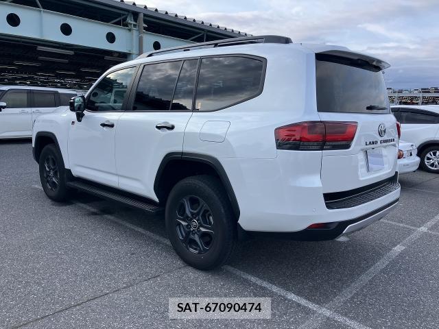 Toyota LAND CRUISER 2023-11 8224065-1