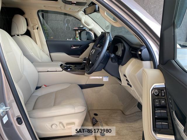 Toyota LAND CRUISER 2025-04 8224309-12
