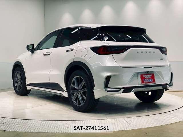 Lexus LBX 2024-02 8218160-18