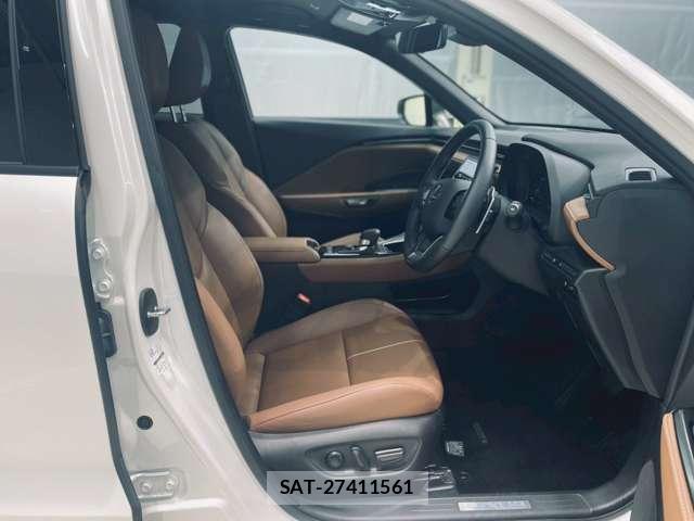 Lexus LBX 2024-02 8218160-5