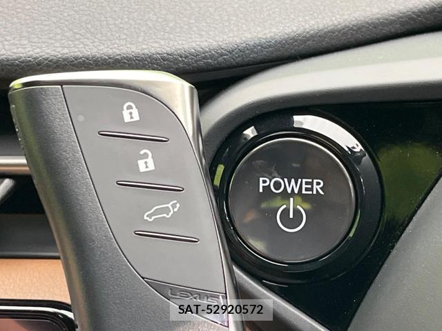 Lexus LBX 2024-03 8221149-6