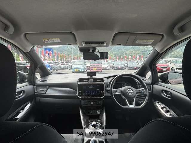 Nissan LEAF 2022-01 8216579-2