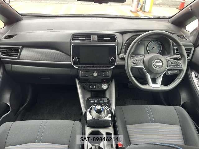 Nissan LEAF 2021-08 8218267-2