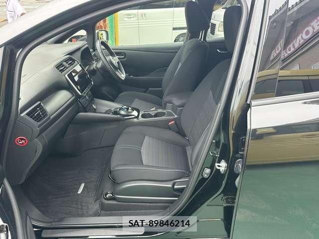 Nissan LEAF 2021-08 8218267-4