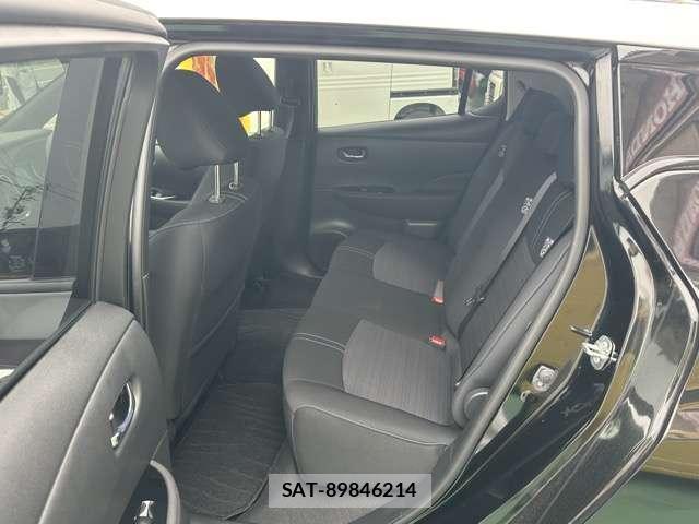 Nissan LEAF 2021-08 8218267-5