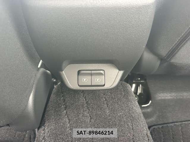 Nissan LEAF 2021-08 8218267-6