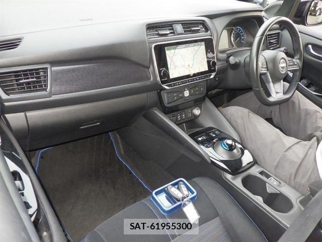 Nissan LEAF 2023-01 8221427-2