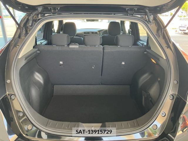 Nissan LEAF 2018-11 8224111-8