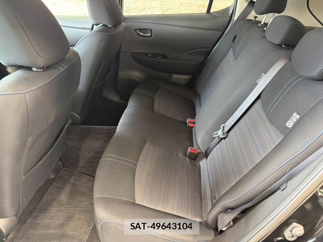 Nissan LEAF 2022-07 8224364-12
