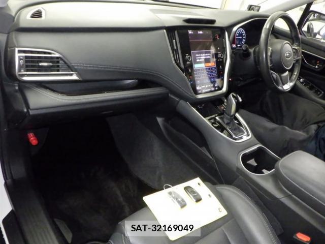 Subaru OUTBACK 2022-02 8217499-2