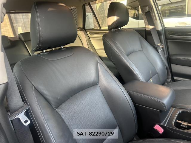Subaru OUTBACK 2018-01 8222047-2