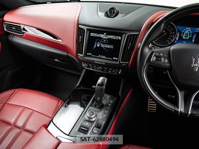 Maserati LEVANTE 2019-09 8221599-10